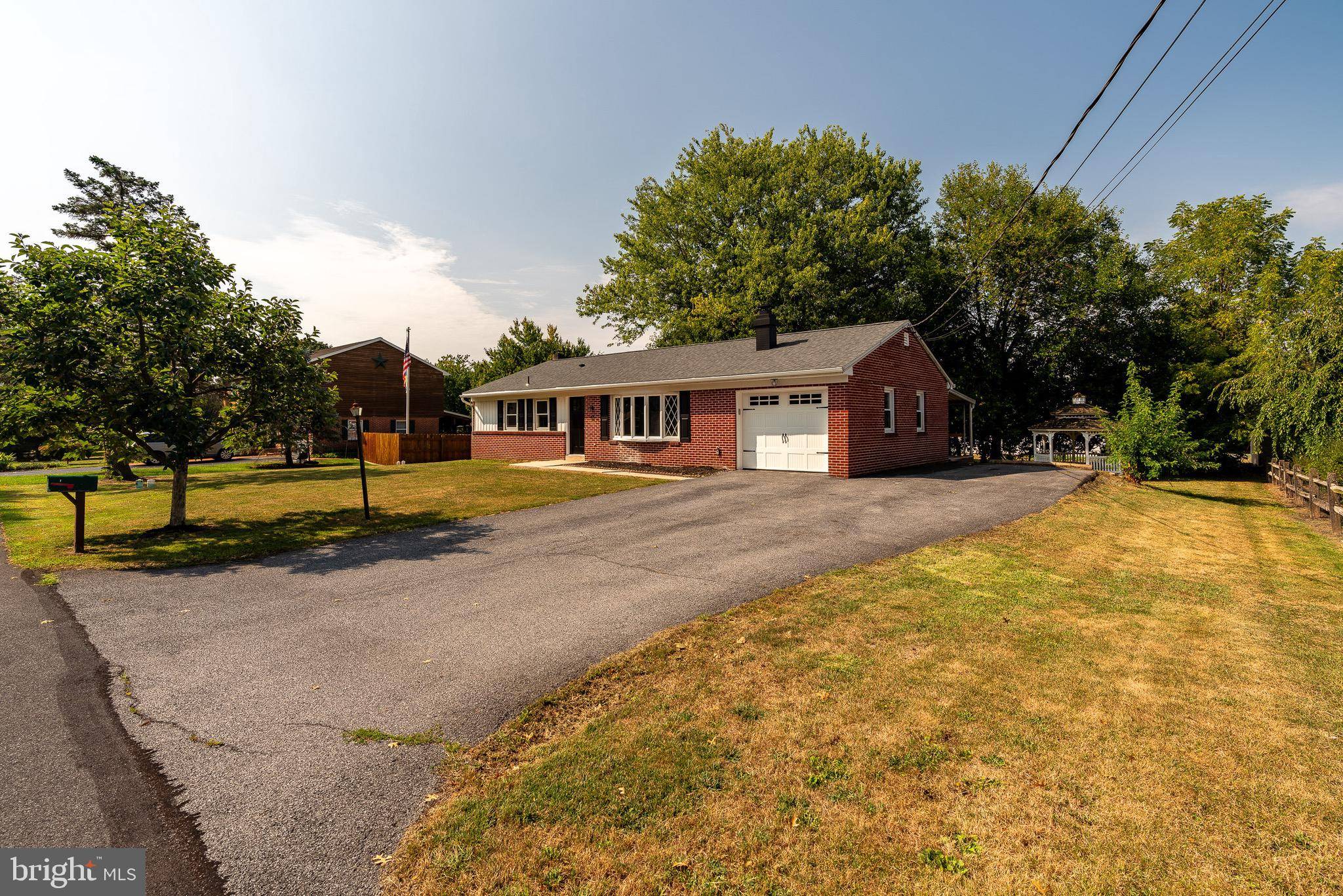 Leola, PA 17540,32 AMANDA AVE