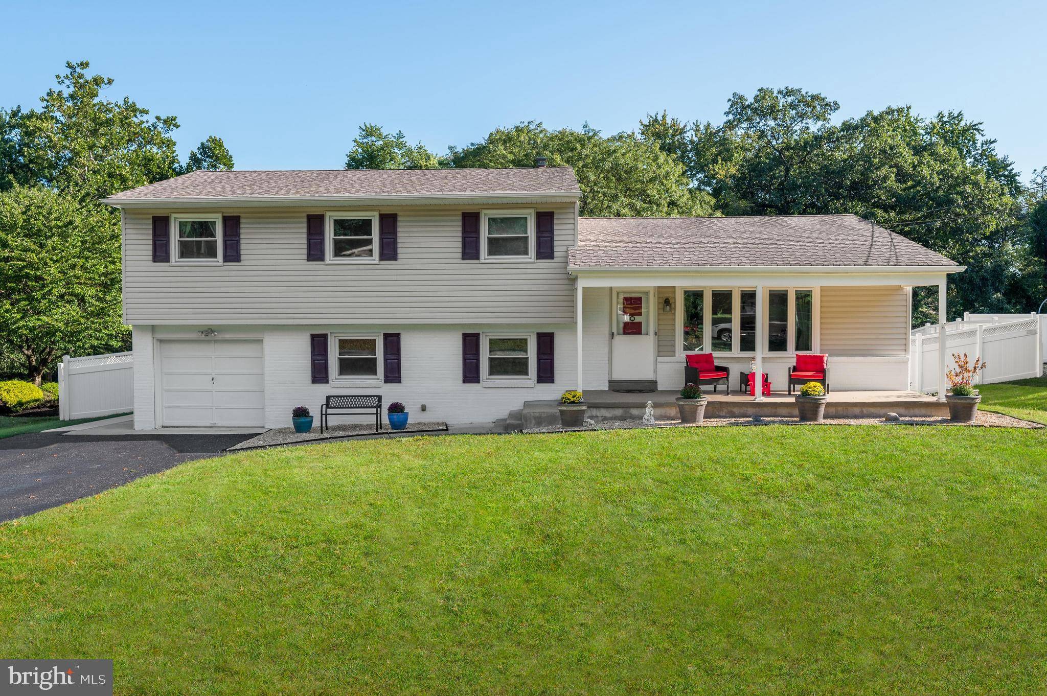 Cinnaminson, NJ 08077,311 BUTTONWOOD LN