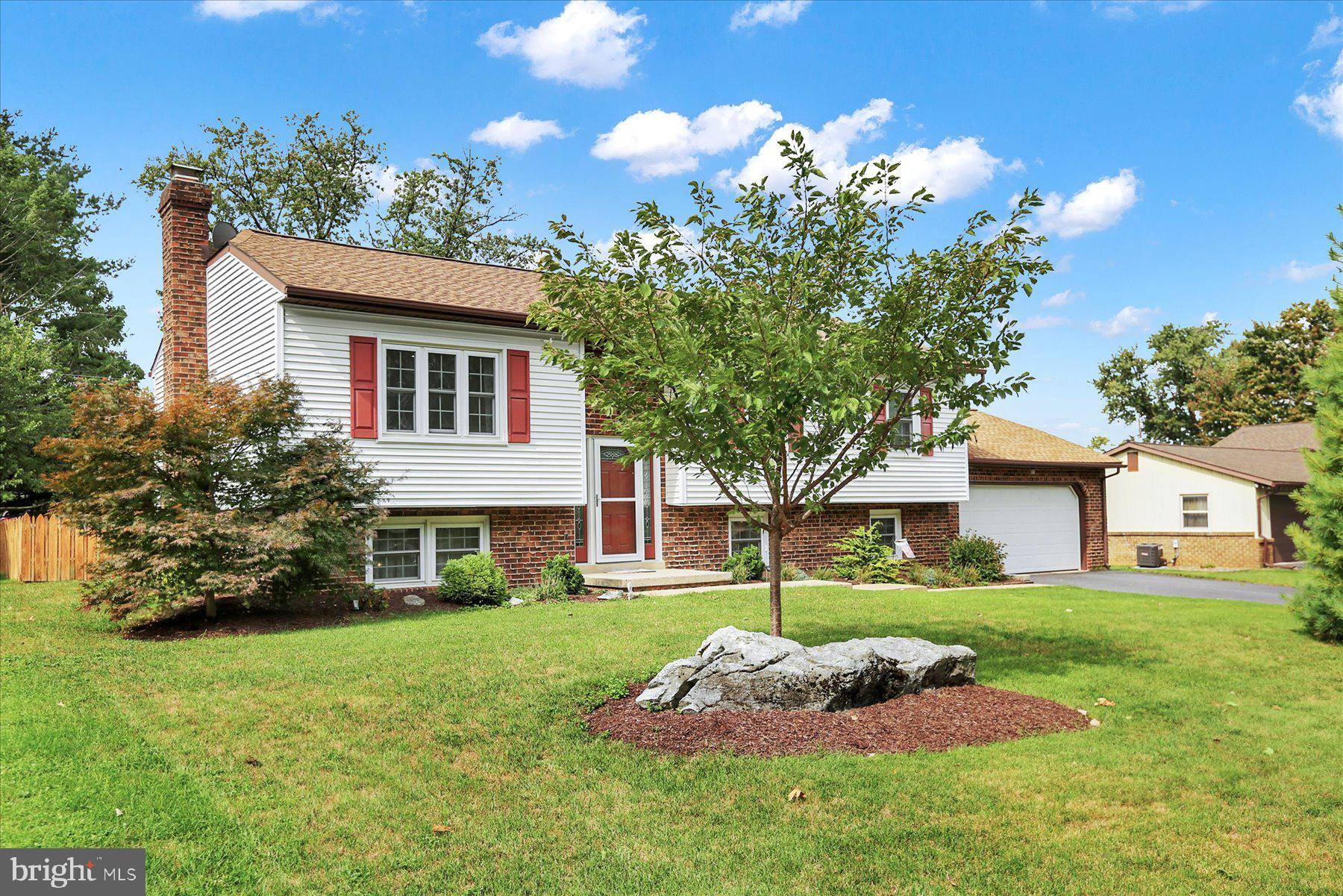 Leola, PA 17540,90 MEADOW VIEW DR