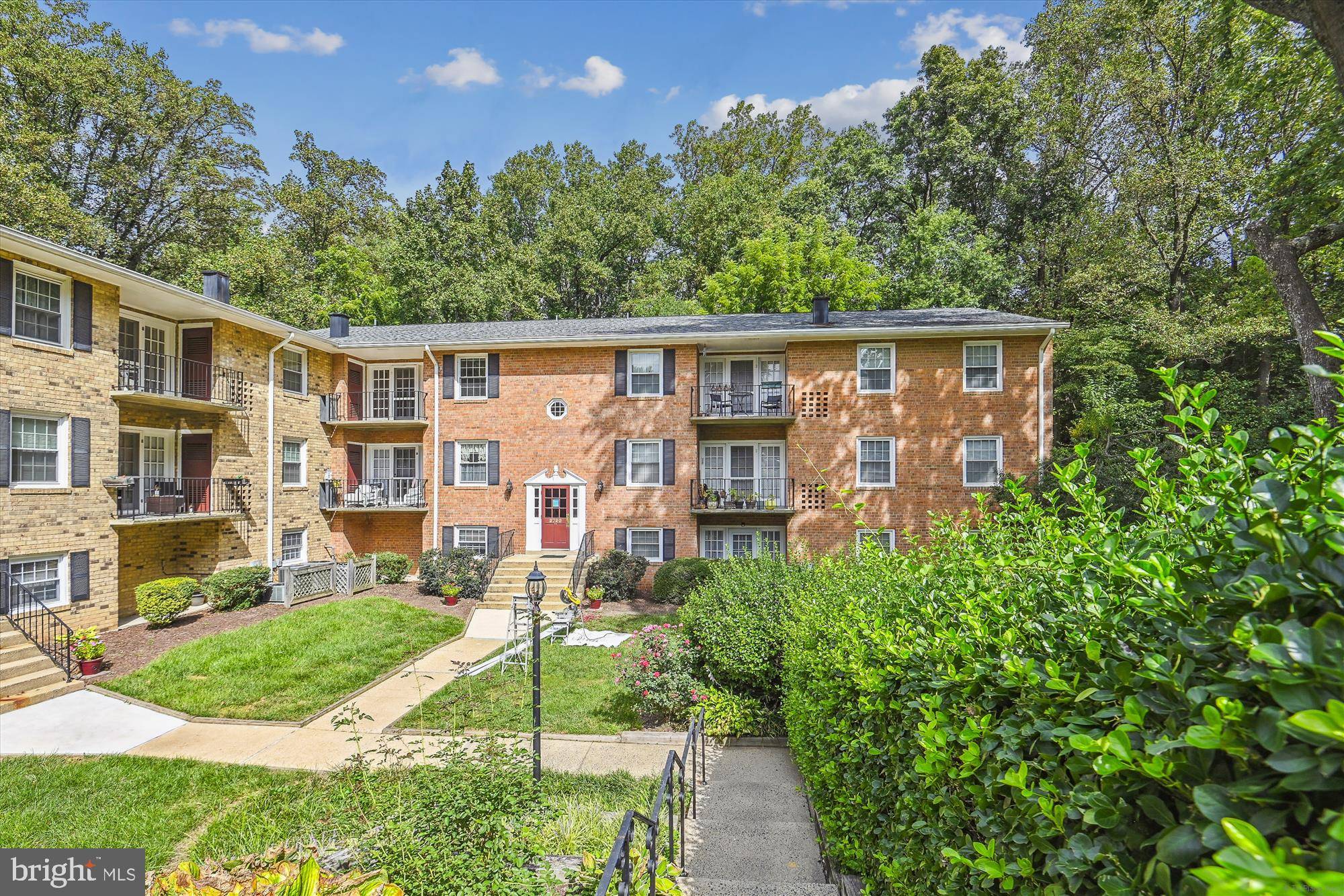 Fairfax, VA 22030,3790 LYNDHURST DR #301