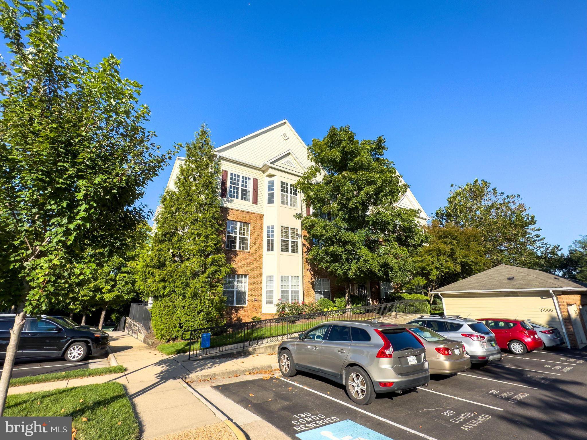 Alexandria, VA 22312,6500 TAYACK PL #201