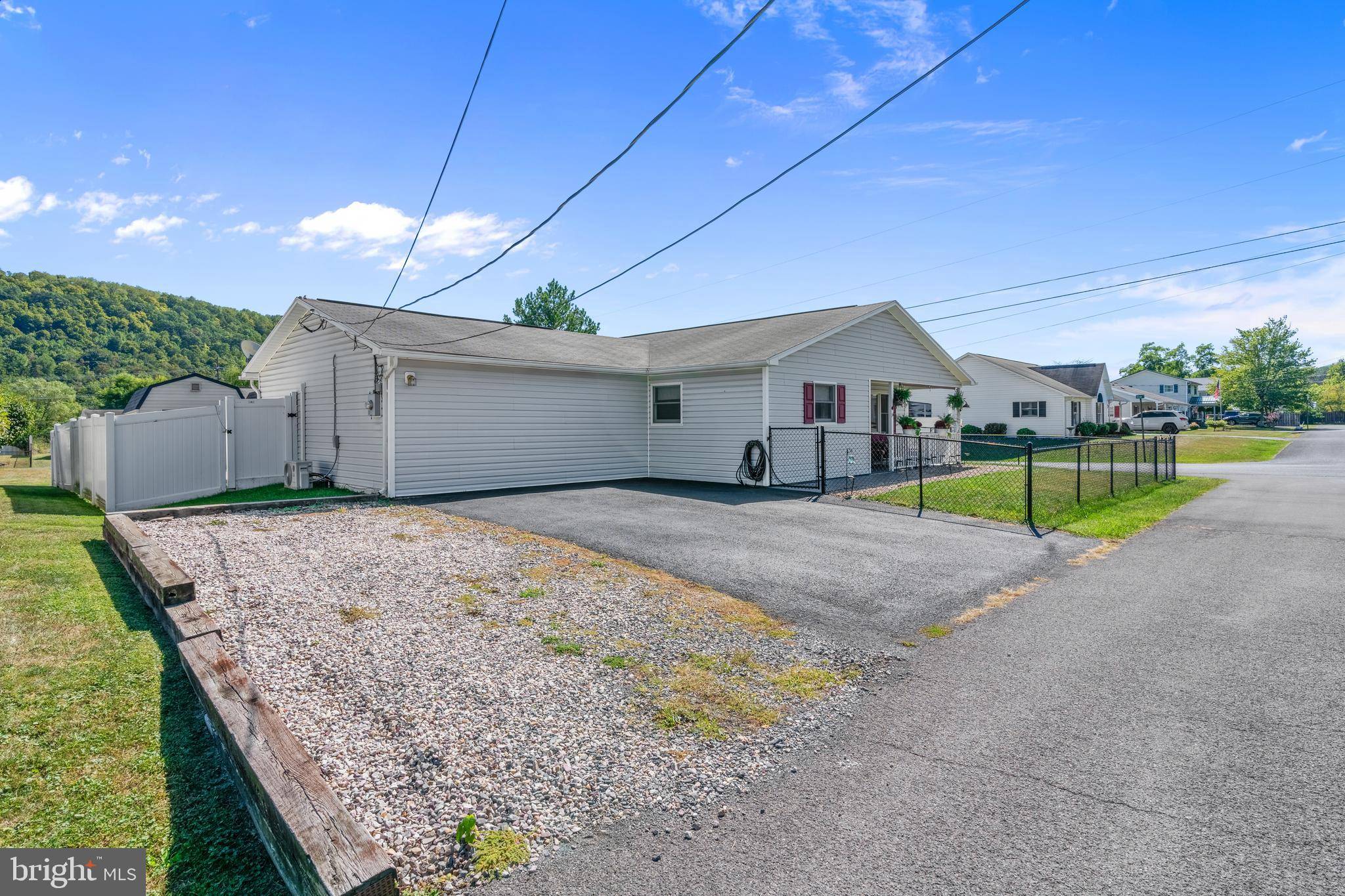 Keyser, WV 26726,14 CHICKADEE ST