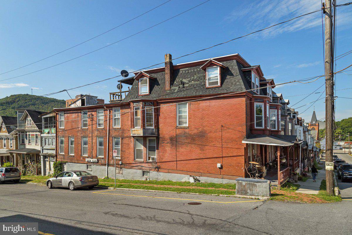 Tamaqua, PA 18252,248 MAUCH CHUNK ST