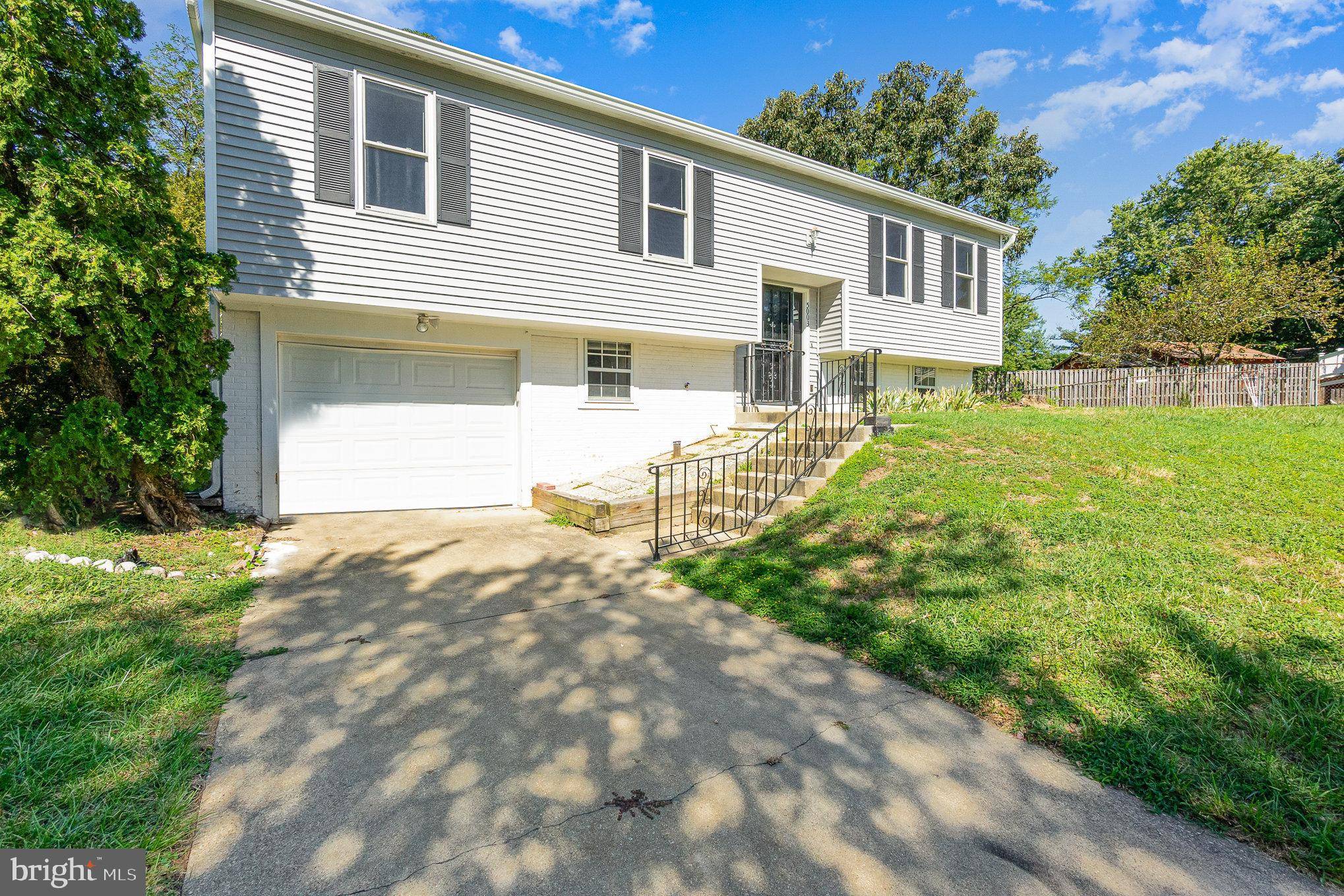 Suitland, MD 20746,5003 SILVER CT