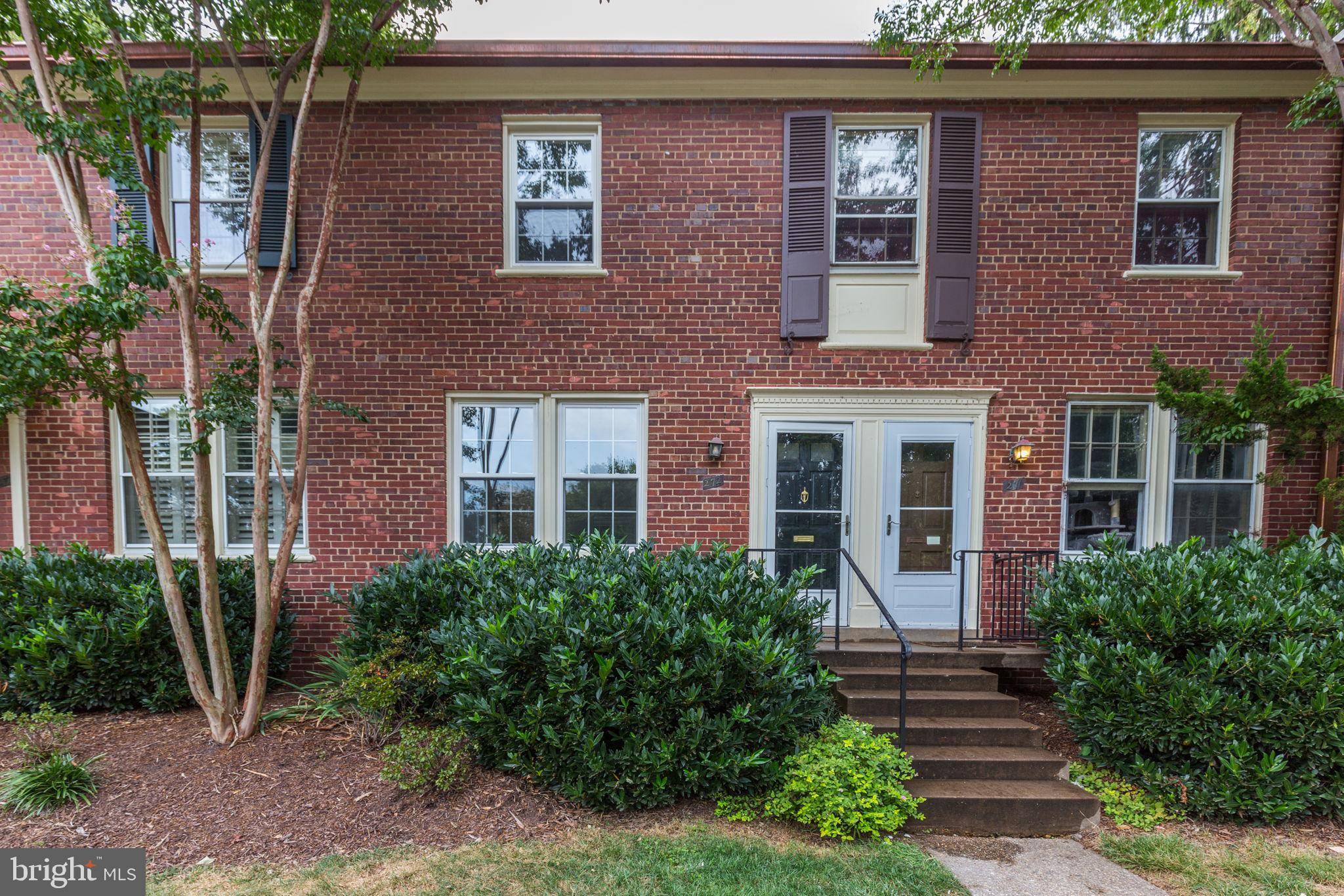 Arlington, VA 22204,1030 S BARTON ST #272