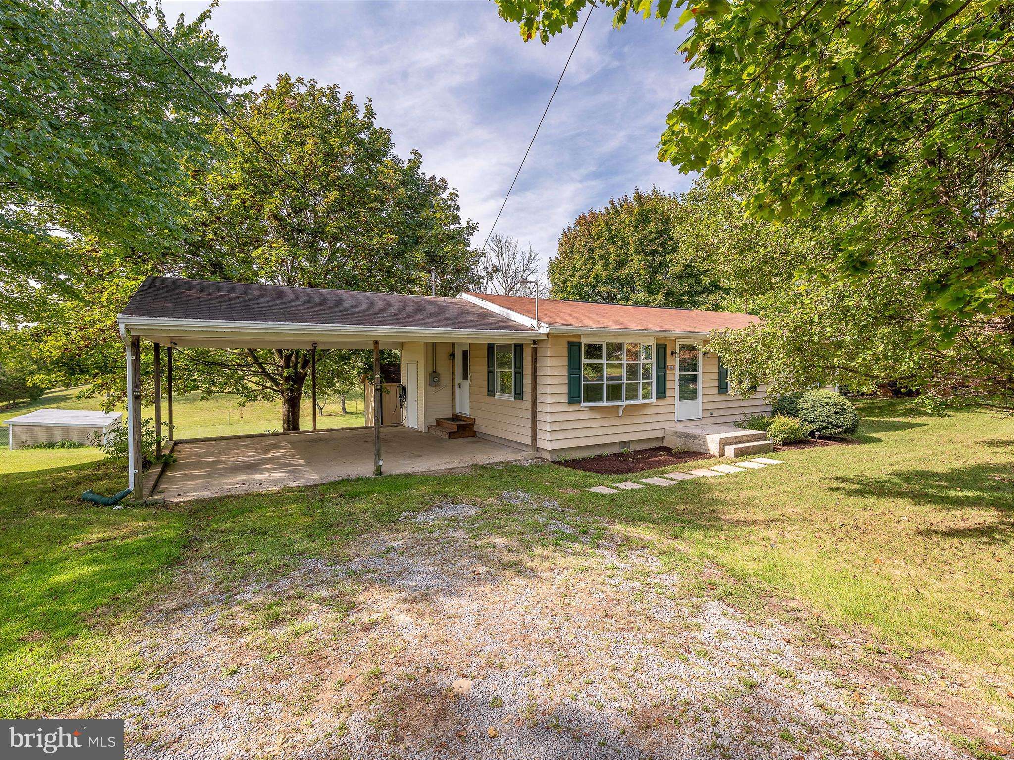 Inwood, WV 25428,1554 NADENBOUSCH LN