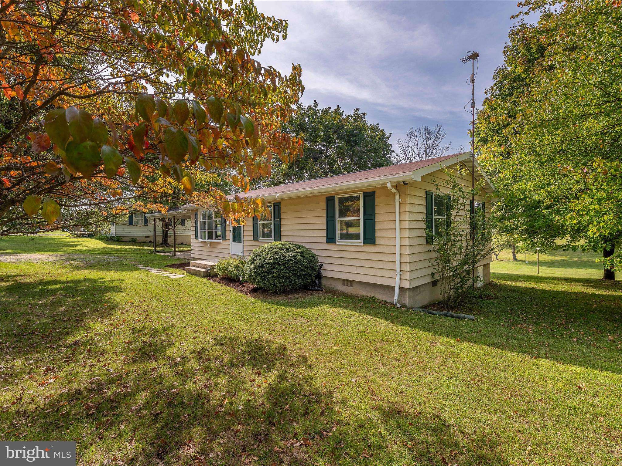 Inwood, WV 25428,1554 NADENBOUSCH LN