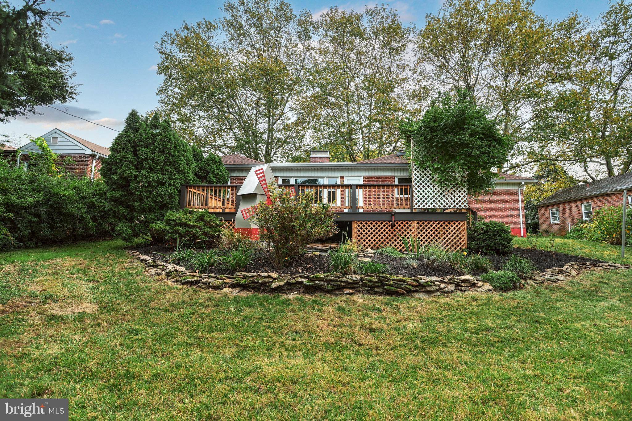 York, PA 17403,823 CLEARMOUNT RD