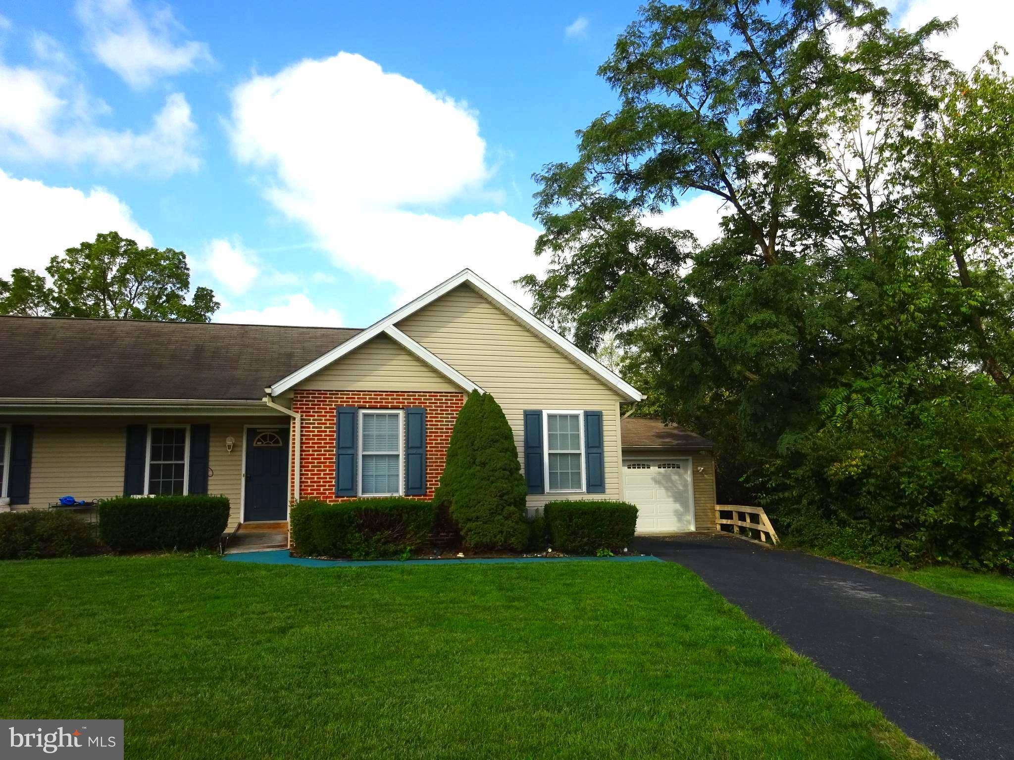 Greencastle, PA 17225,864 QUEENS COURT