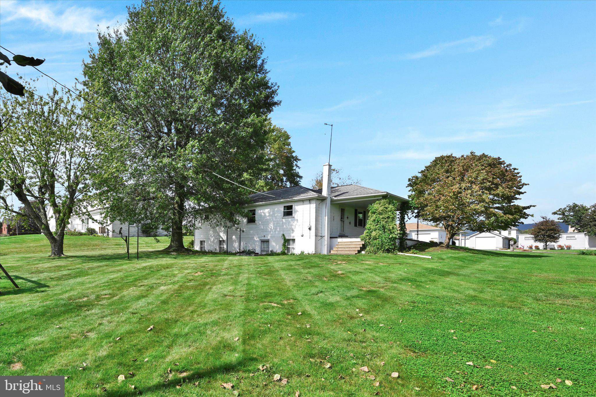 Hegins, PA 17938,537 E MAPLE ST