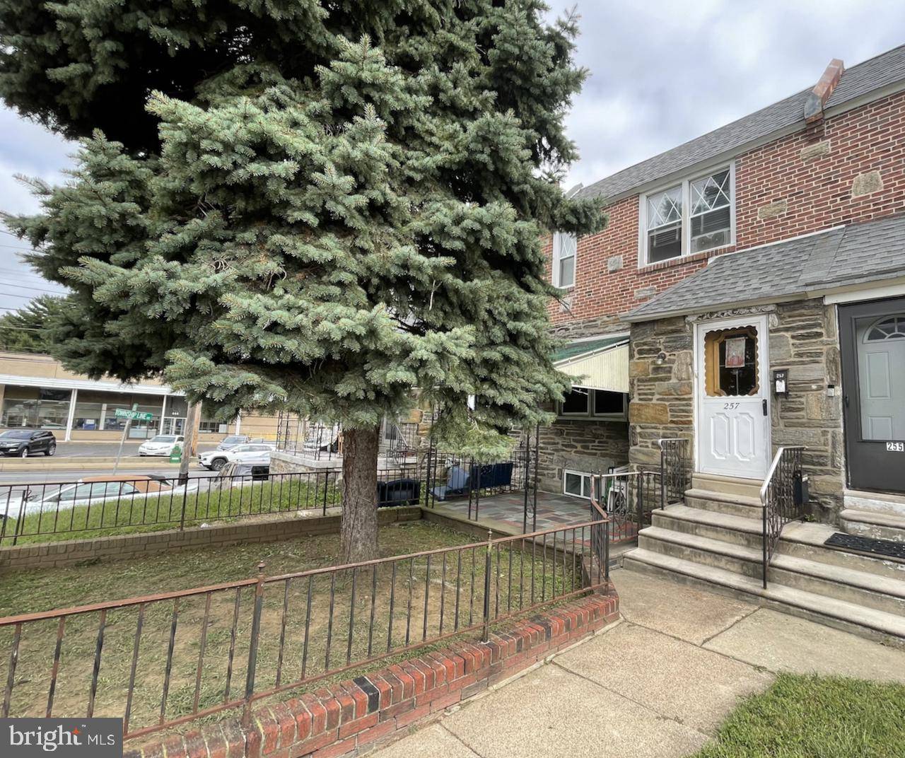 Upper Darby, PA 19082,257 W BAYBERRY LN