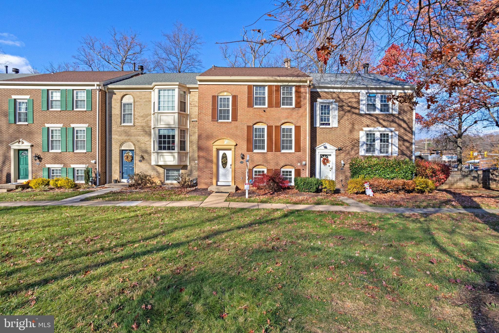 Springfield, VA 22151,7012 BRADDOCK MEWS PL