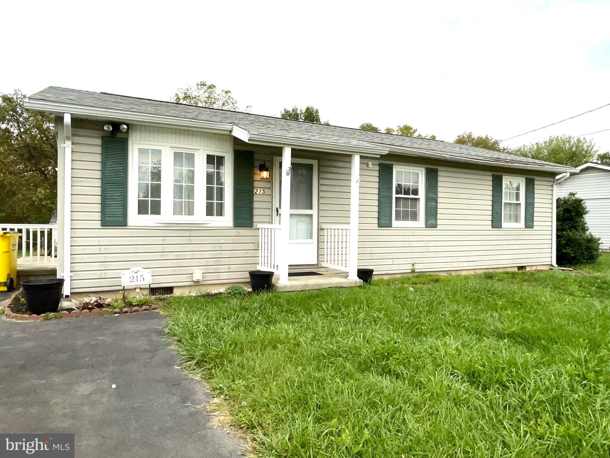 Kearneysville, WV 25430,215 LARIAT DR