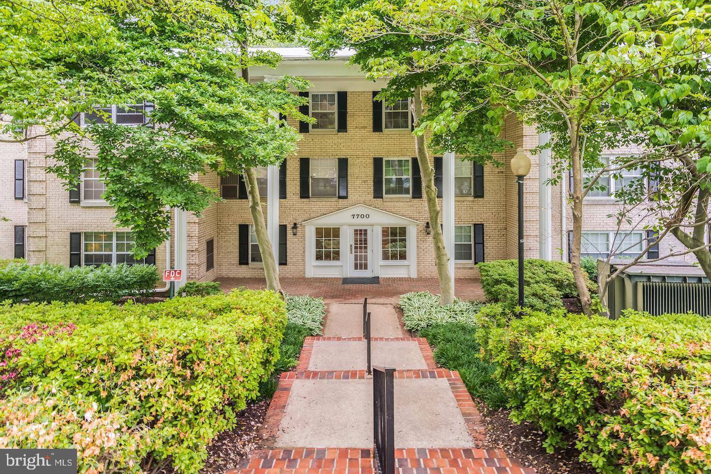 Mclean, VA 22102,7700 TREMAYNE PL #210