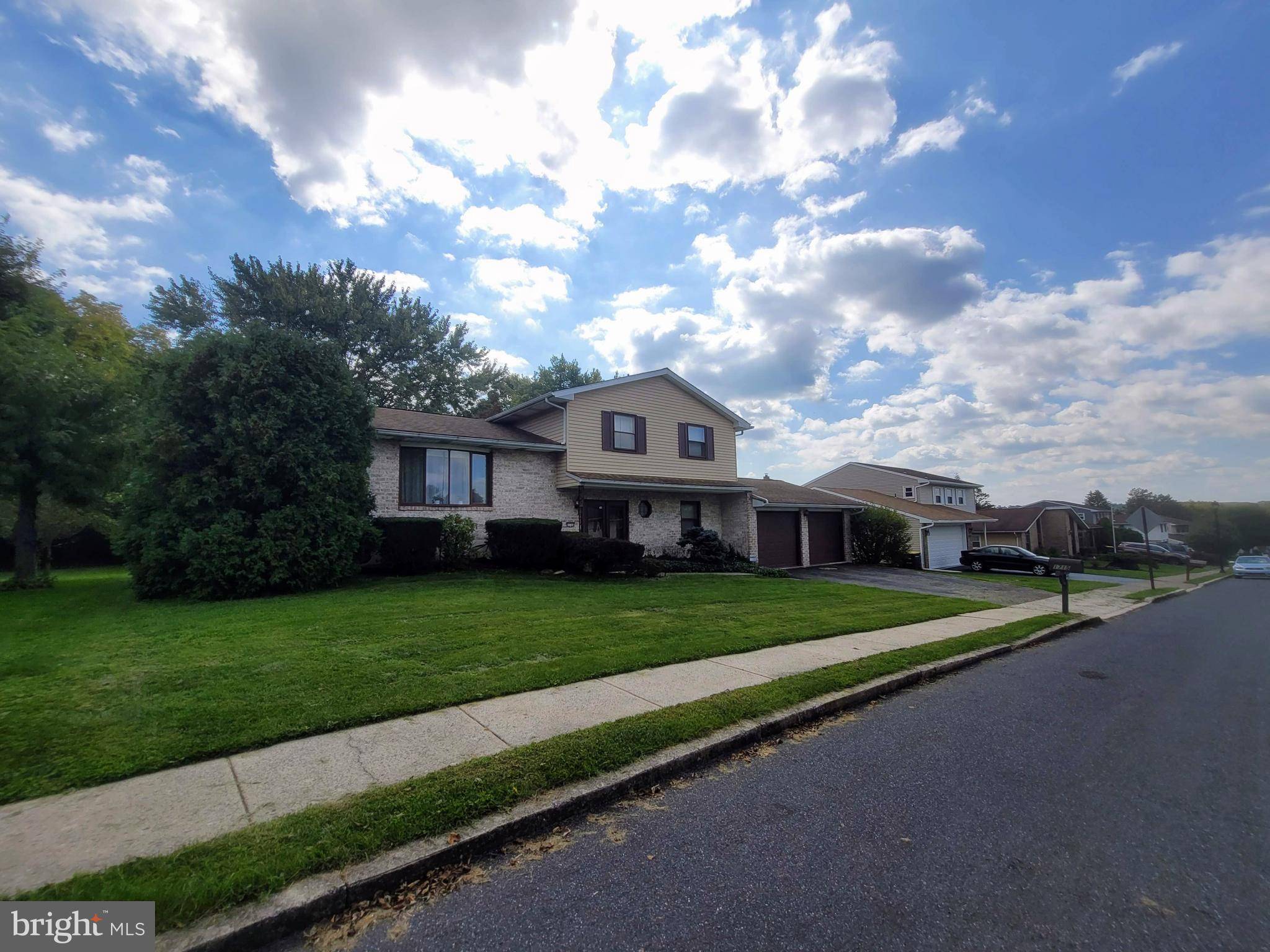 Whitehall, PA 18052,1715 ELMHURST DR