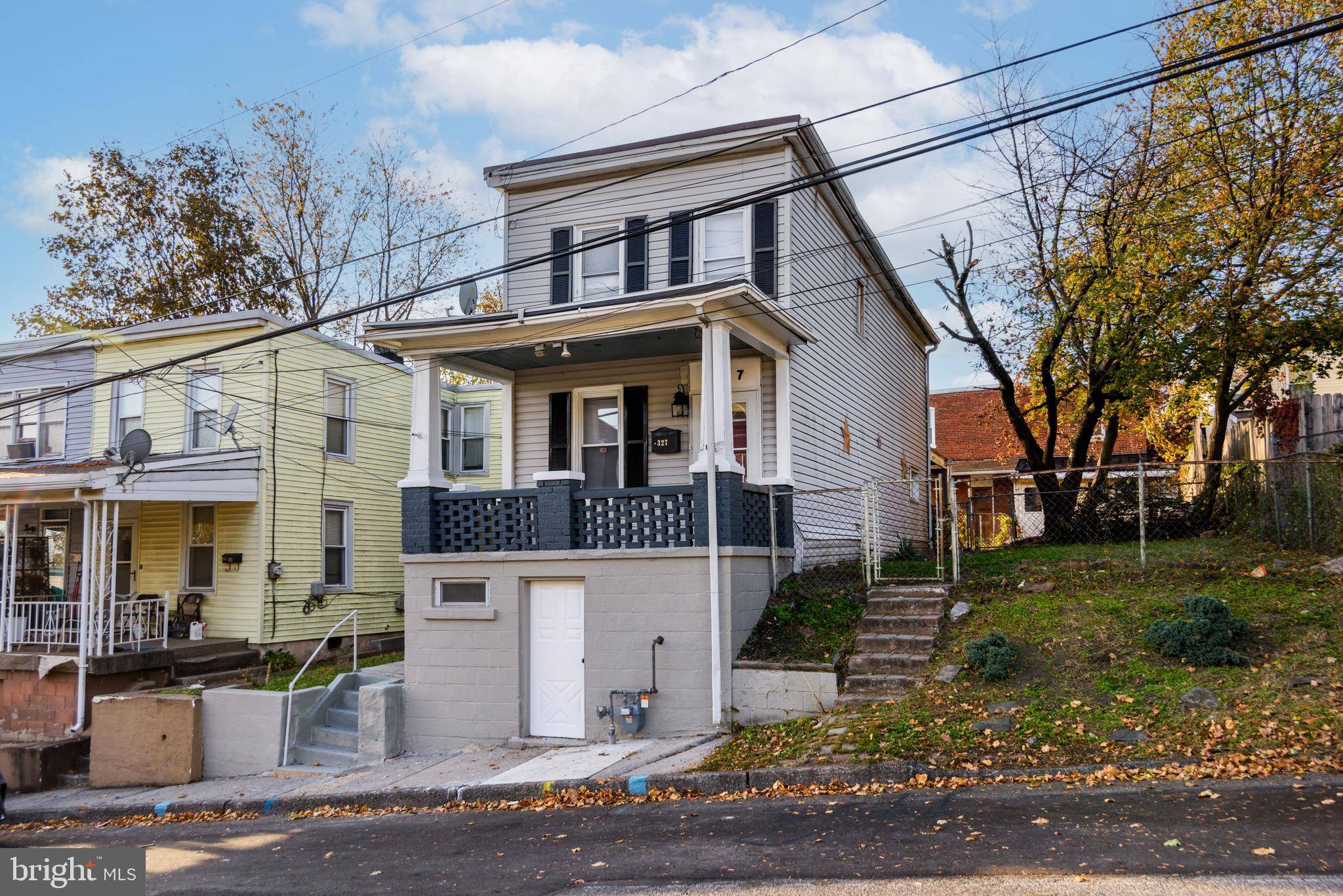 Steelton, PA 17113,327 RIDGE ST