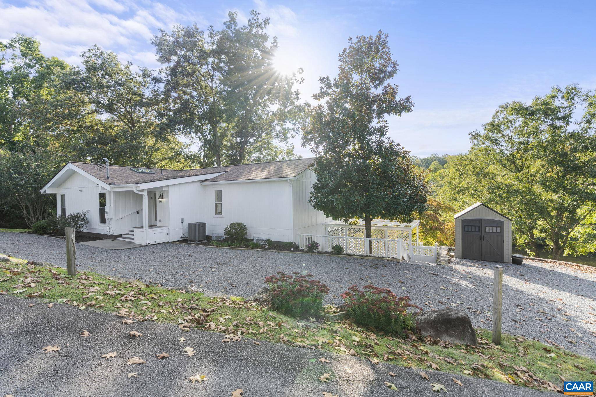 Louisa, VA 23093,89 HILLTOP RD