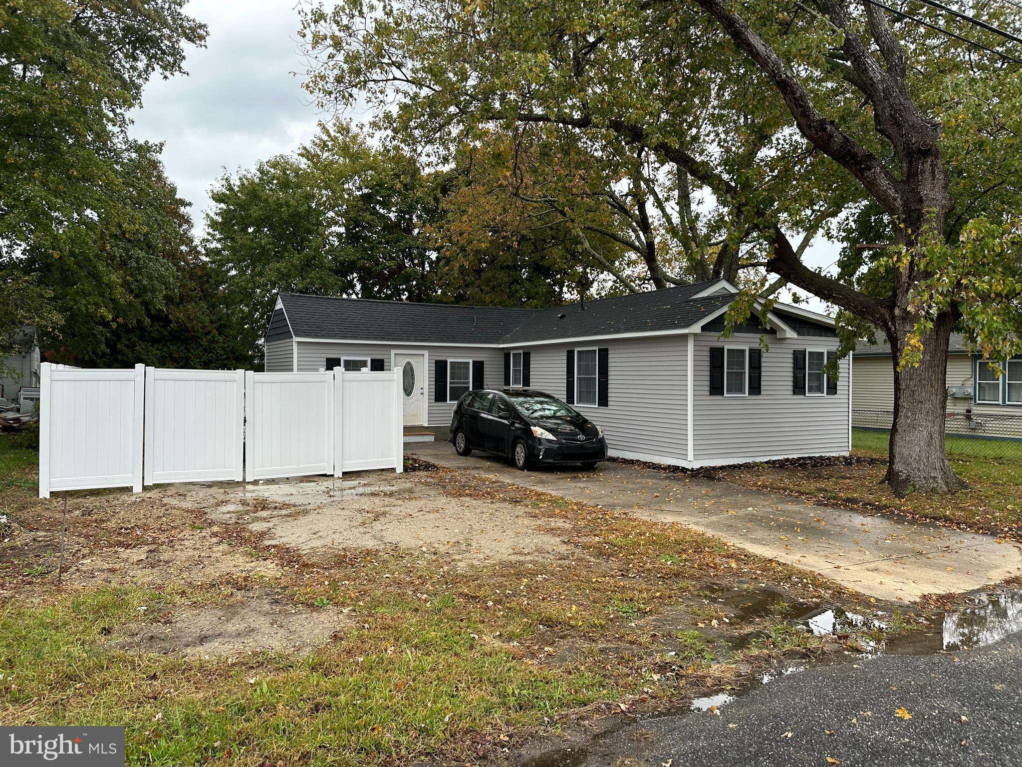 Villas, NJ 08251,318 E TAMPA AVE