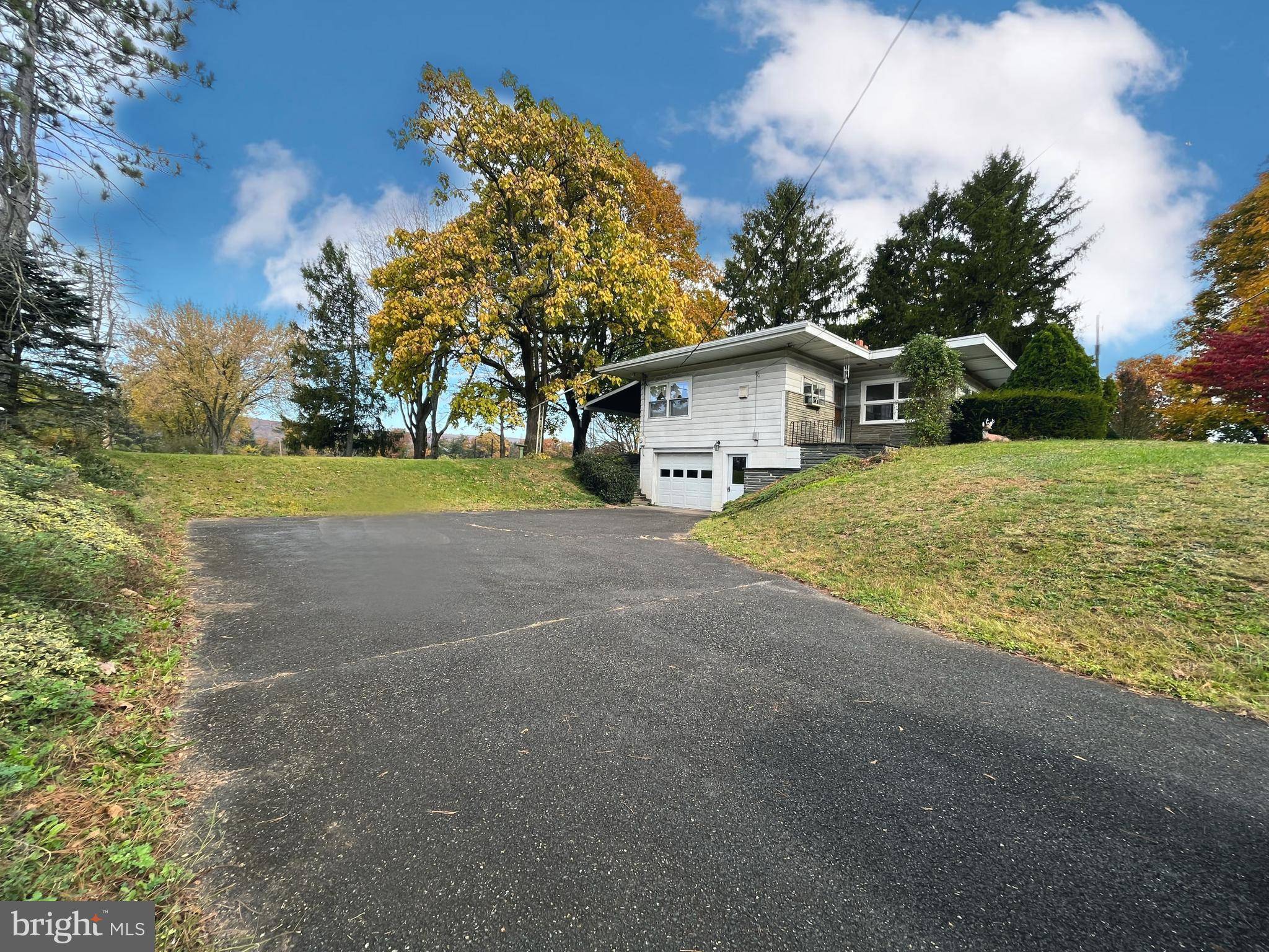 Lehighton, PA 18235,1728 BLAKESLEE BOULEVARD DR E