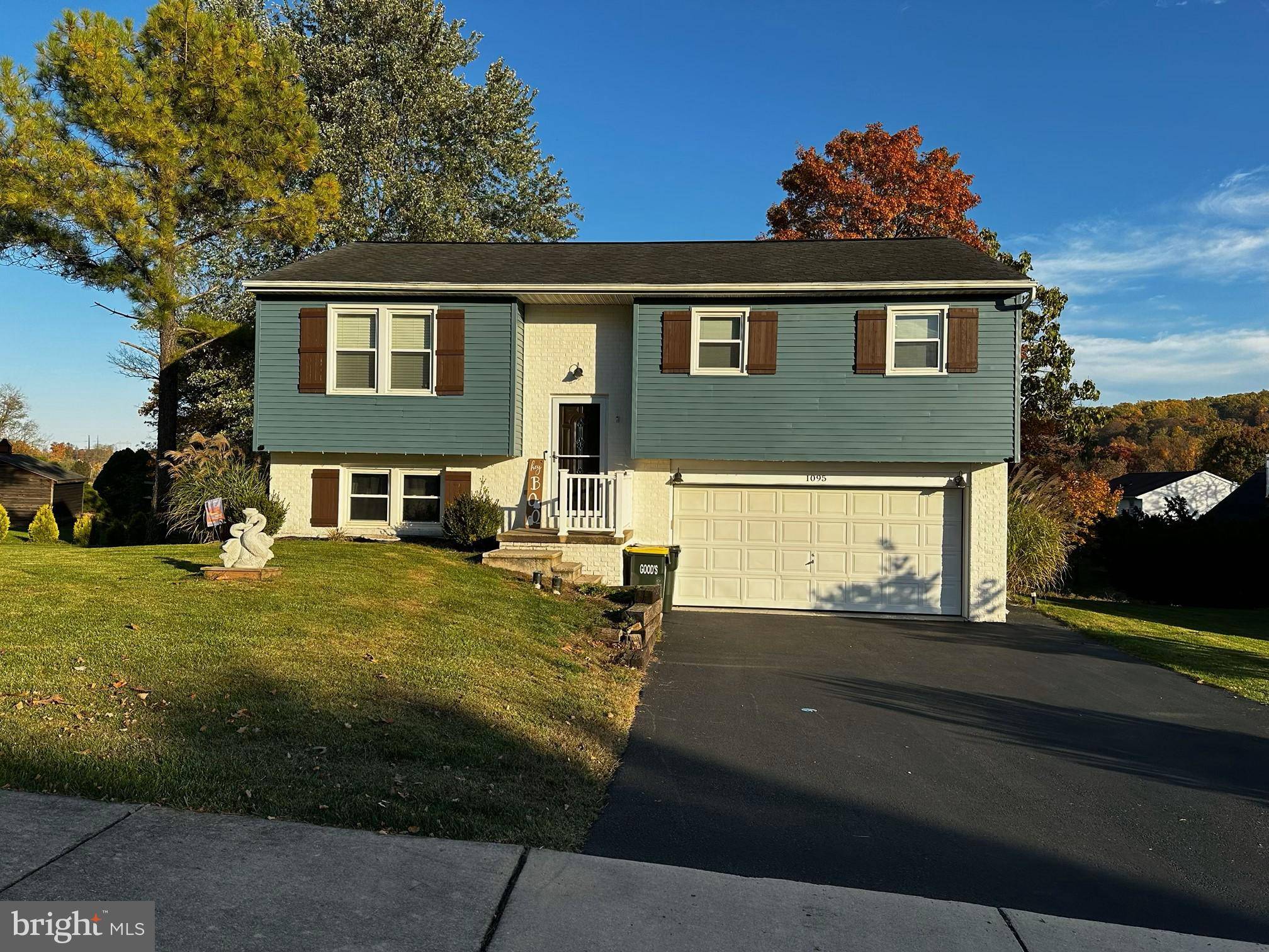 Denver, PA 17517,1095 HOLLY LN