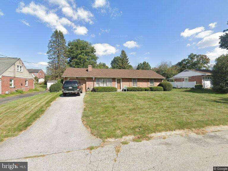 Lancaster, PA 17602,215 TENNYSON DR