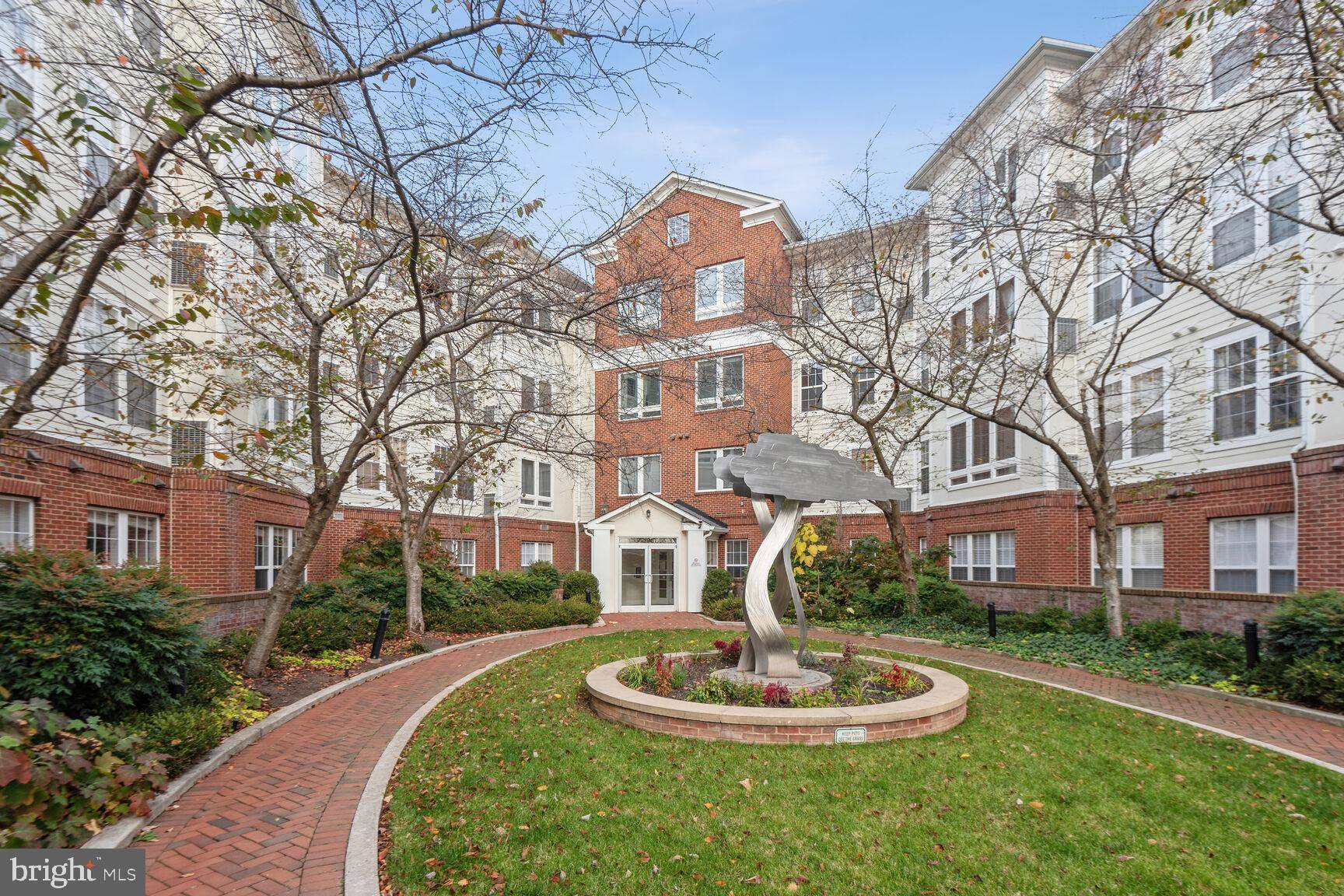 Arlington, VA 22204,801 S GREENBRIER ST #218