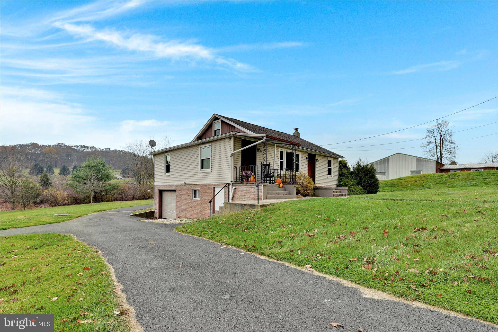 Pine Grove, PA 17963,946 DETURKSVILLE RD