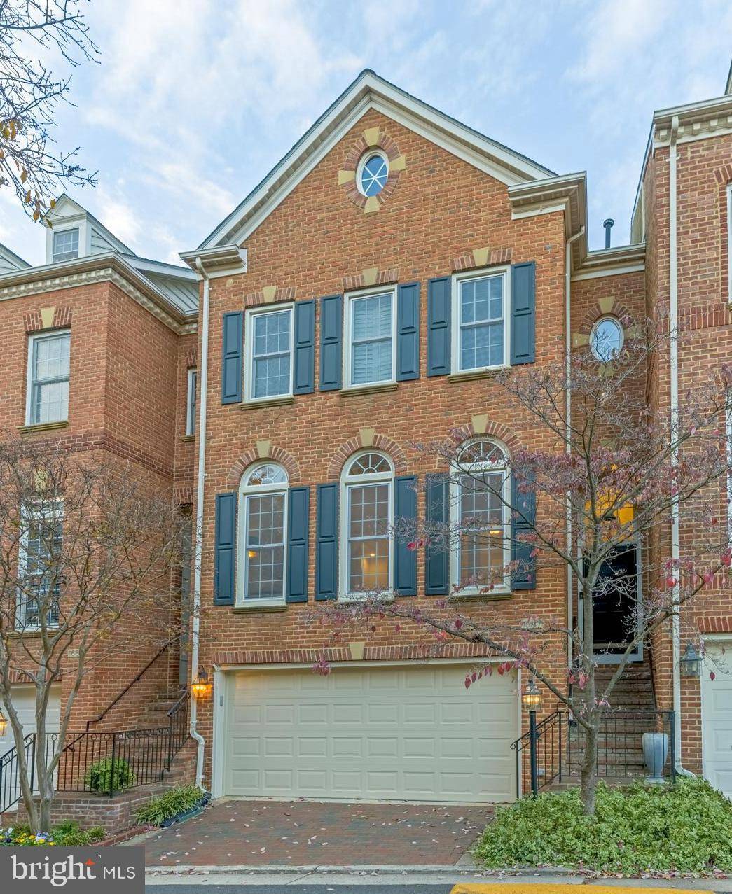 Alexandria, VA 22314,1687 HUNTING CREEK DR