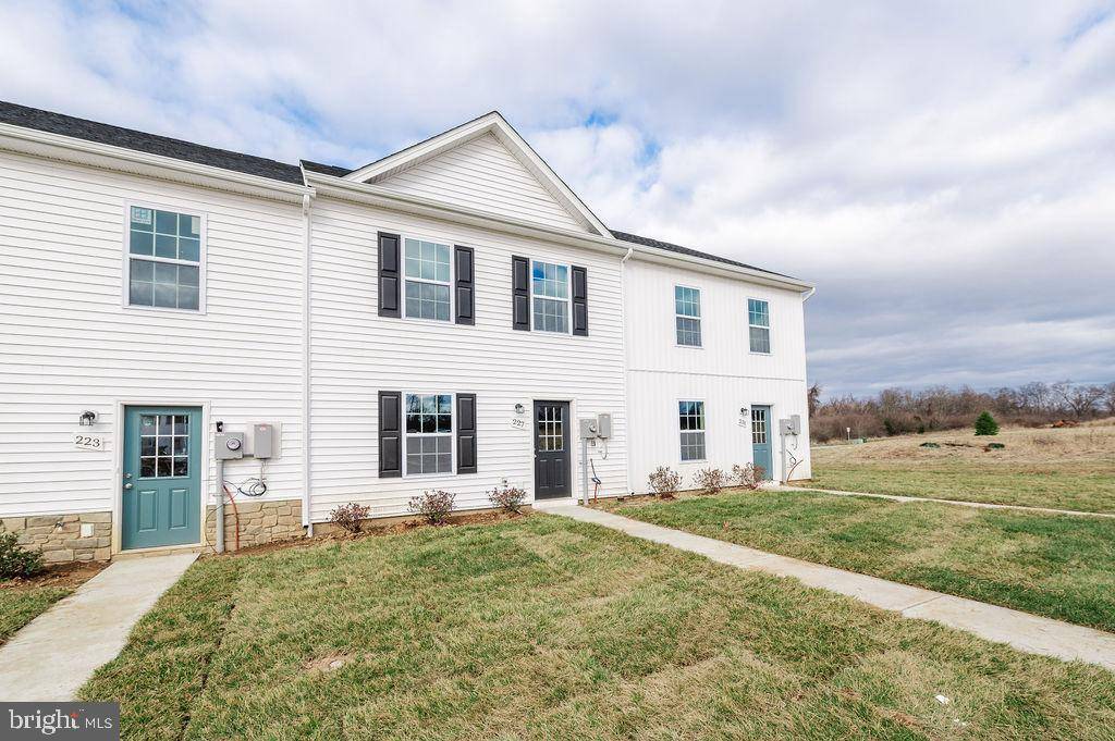 Kearneysville, WV 25430,227 WHITE VIOLET WAY