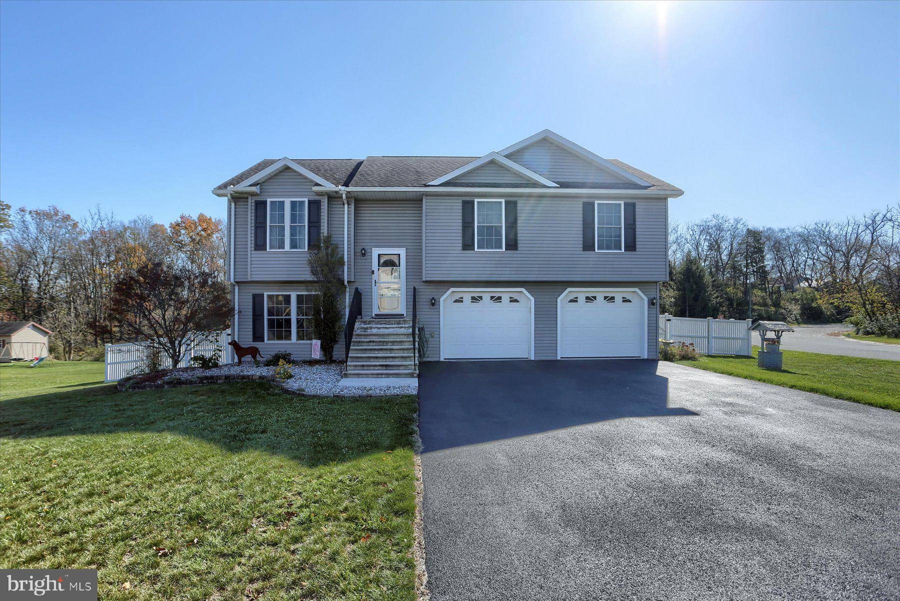 Newville, PA 17241,2 CAMELOT LN