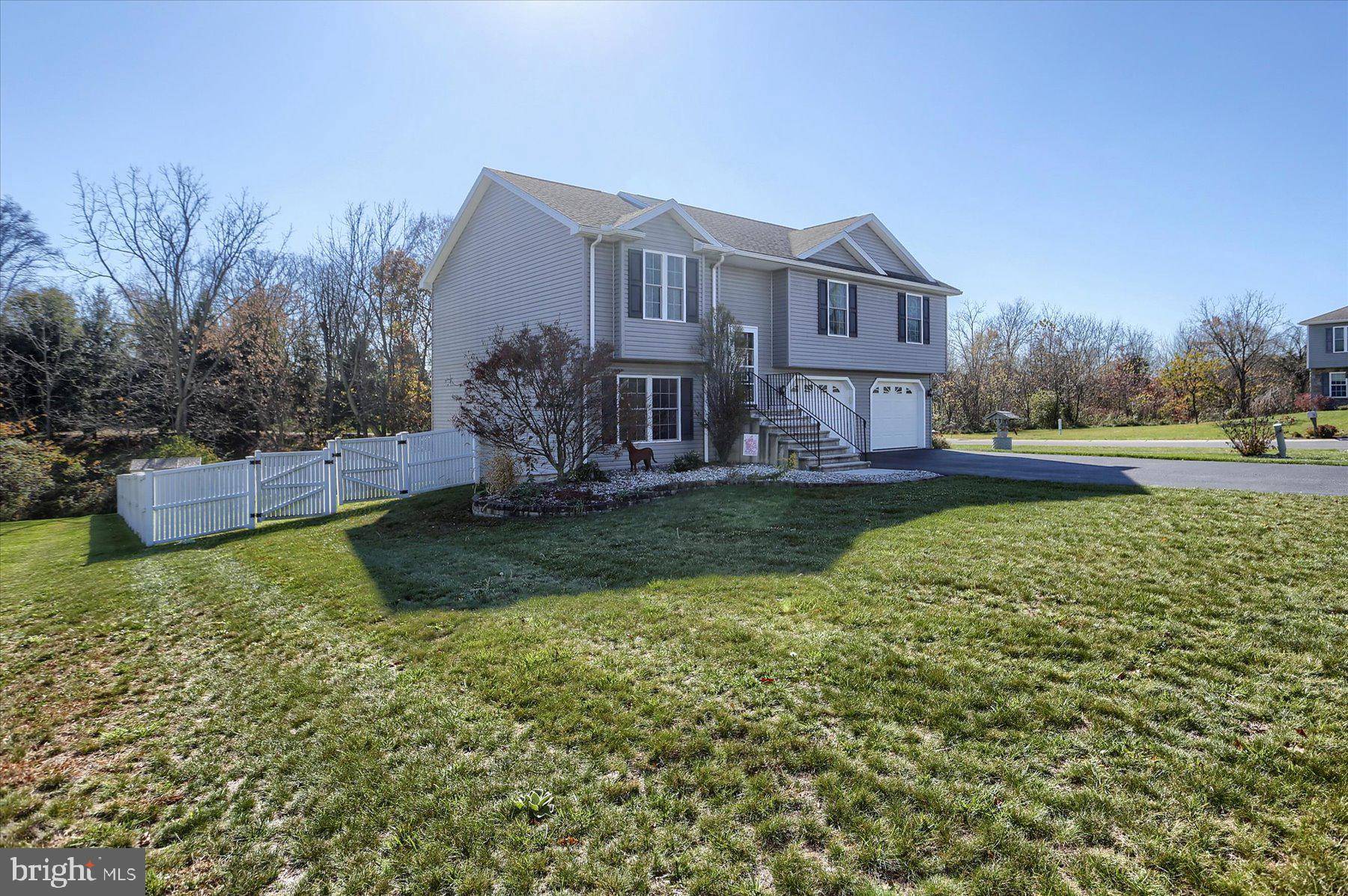 Newville, PA 17241,2 CAMELOT LN