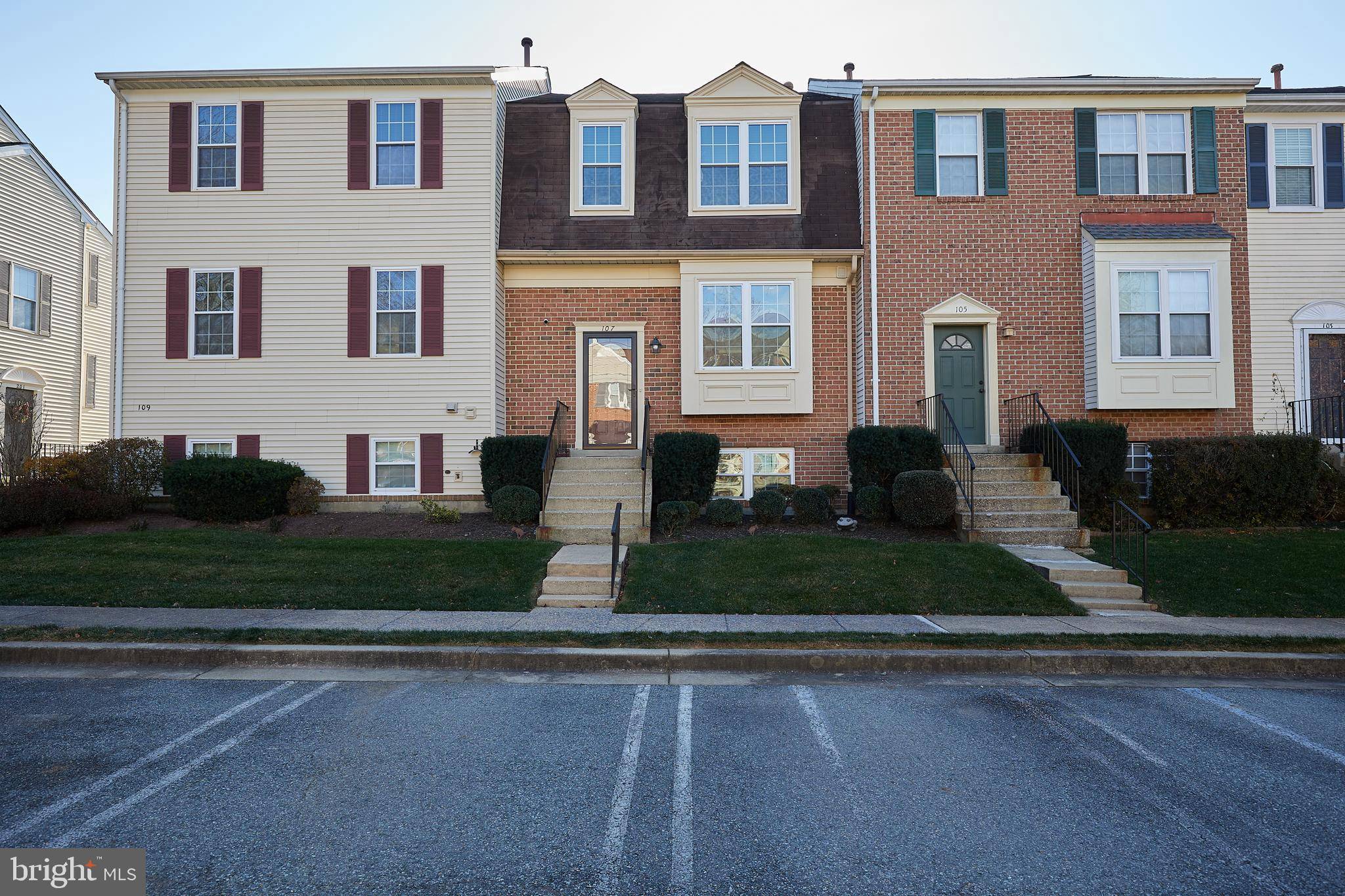 Gaithersburg, MD 20878,107 AUTUMN FLOWER LN