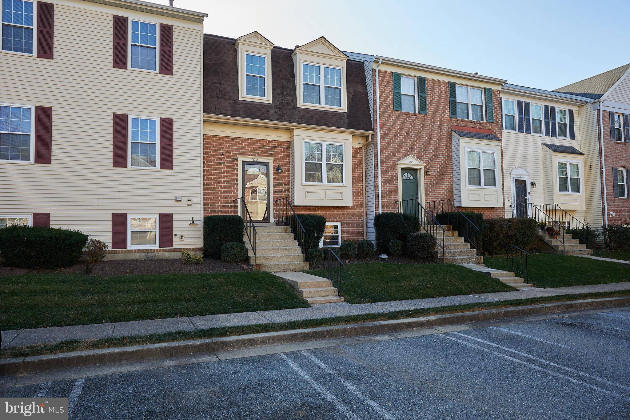 Gaithersburg, MD 20878,107 AUTUMN FLOWER LN