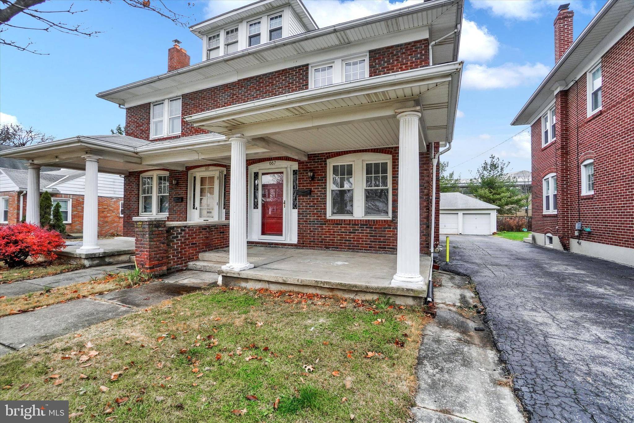 York, PA 17403,667 COLONIAL AVE