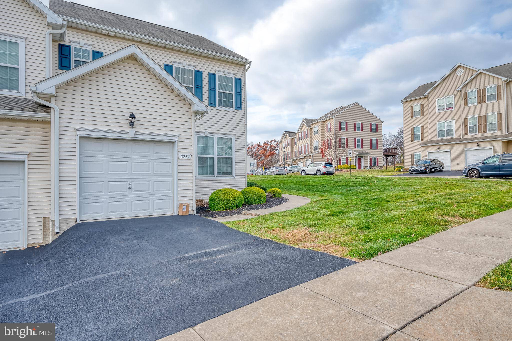 York, PA 17406,2237 LIVE OAK LN #2237