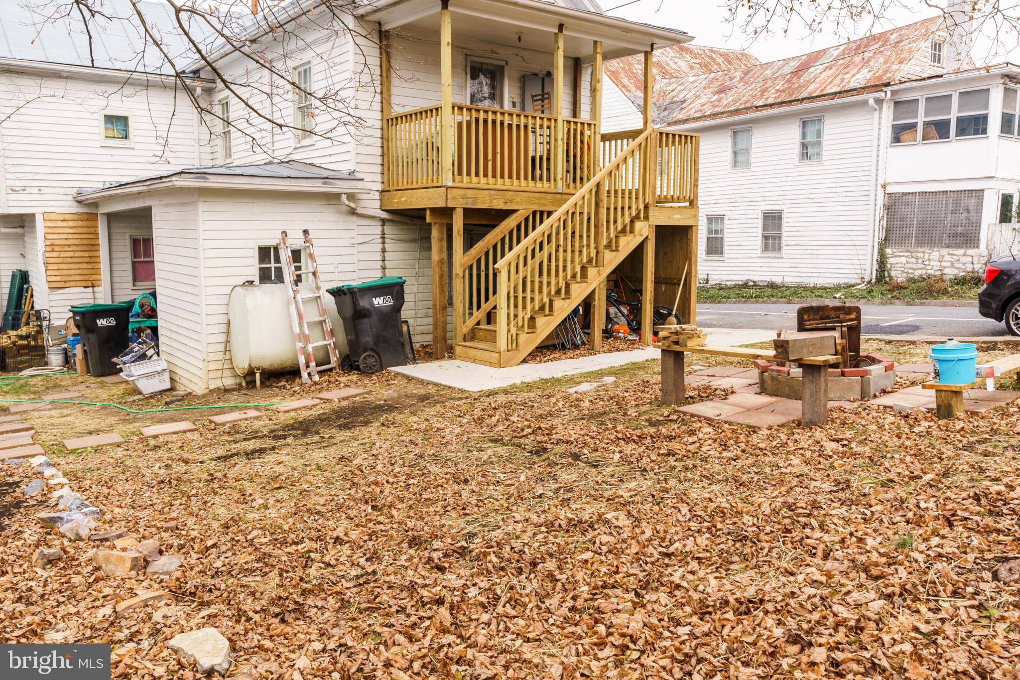 Woodstock, VA 22664,242 N MAIN ST
