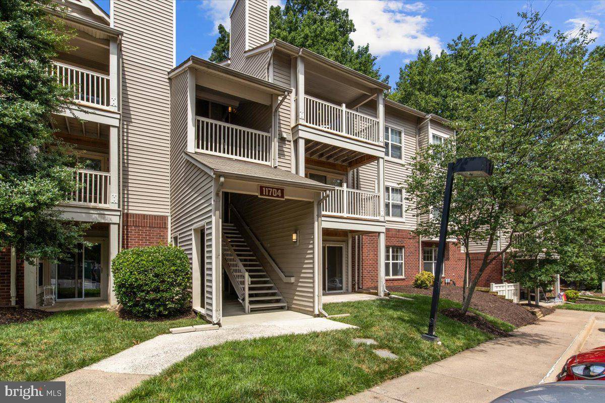 Reston, VA 20190,11704 OLDE ENGLISH DR #B