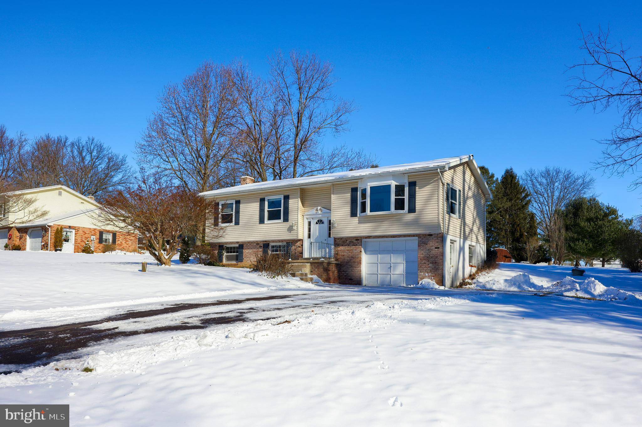 Willow Street, PA 17584,5 OAK LN