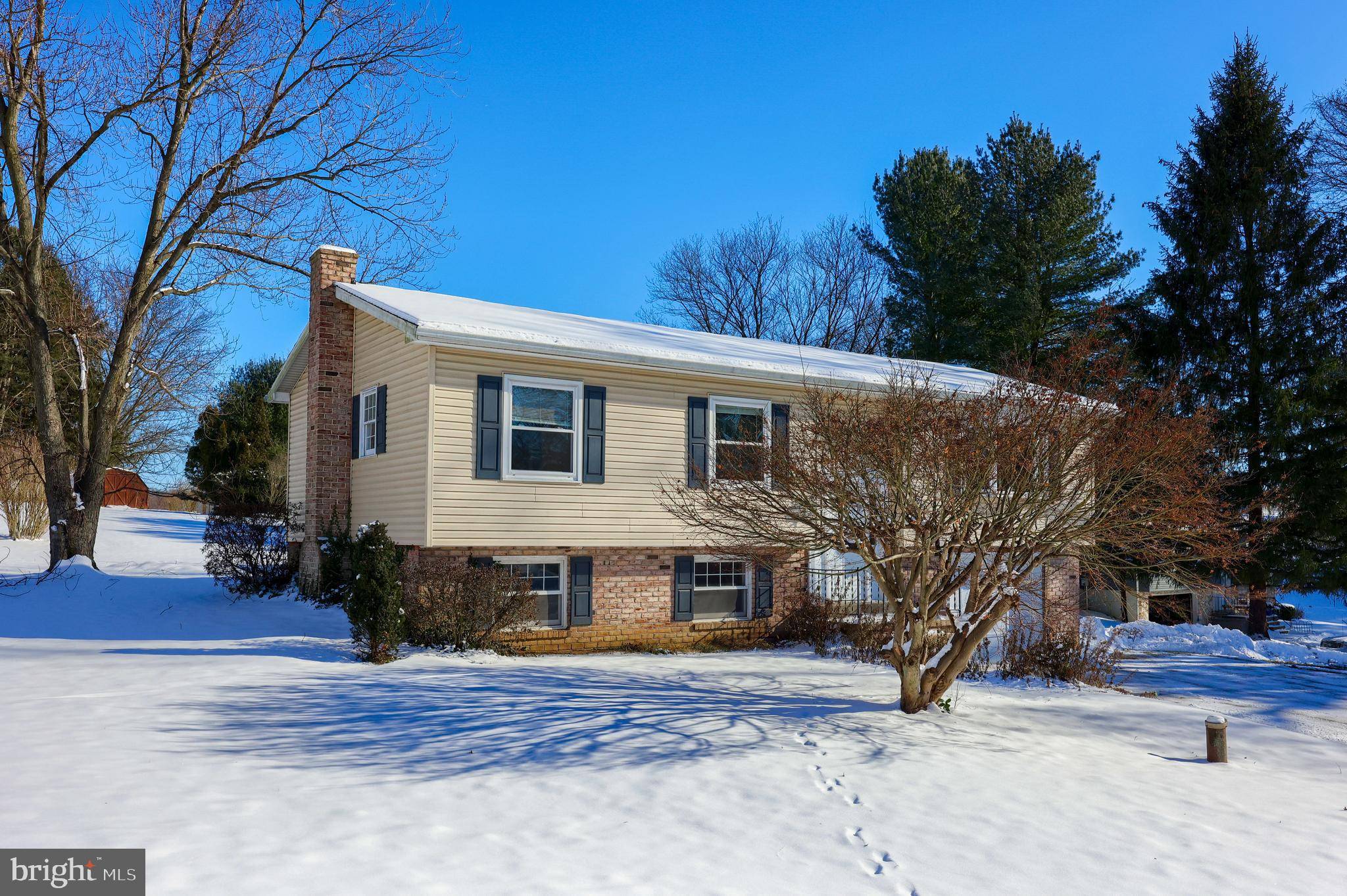 Willow Street, PA 17584,5 OAK LN