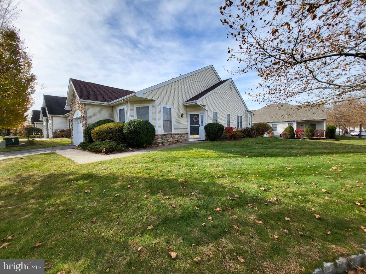 Hamilton, NJ 08690,185 MEADOWLARK DR