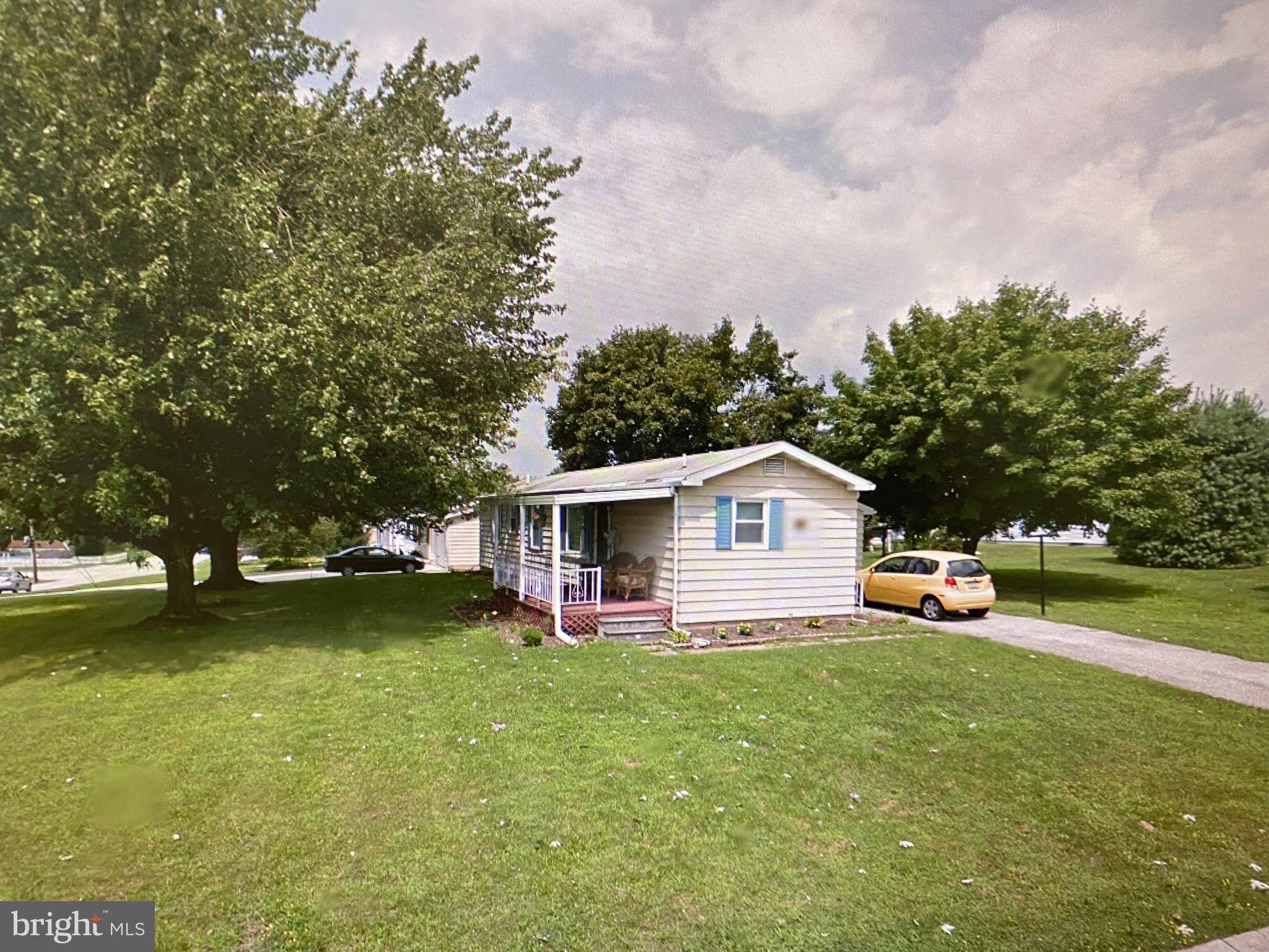 New Oxford, PA 17350,2 WALNUT LN