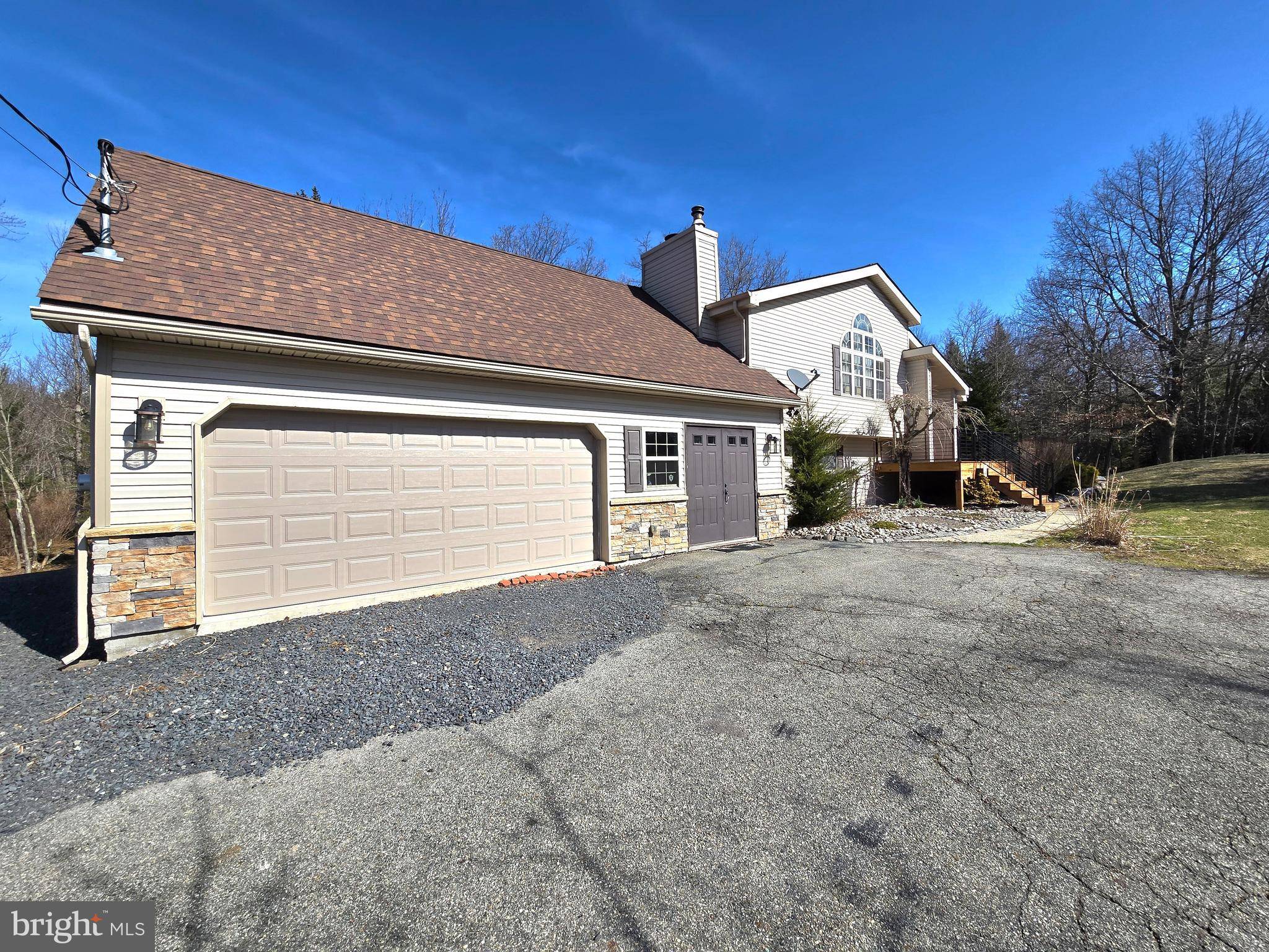 Long Pond, PA 18334,333 MINSI TRL W