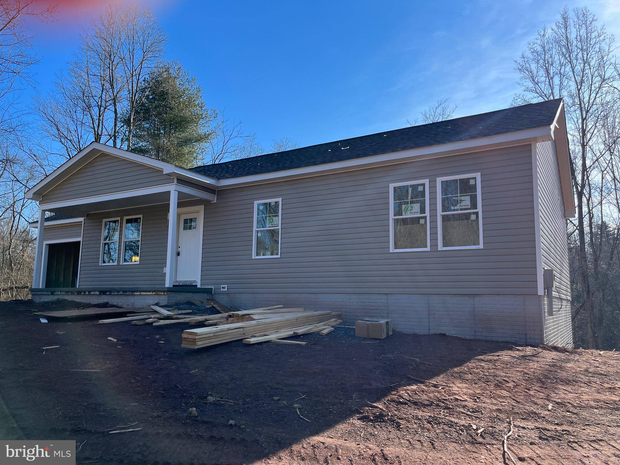 Berkeley Springs, WV 25411,319 TWIN LAKES DR