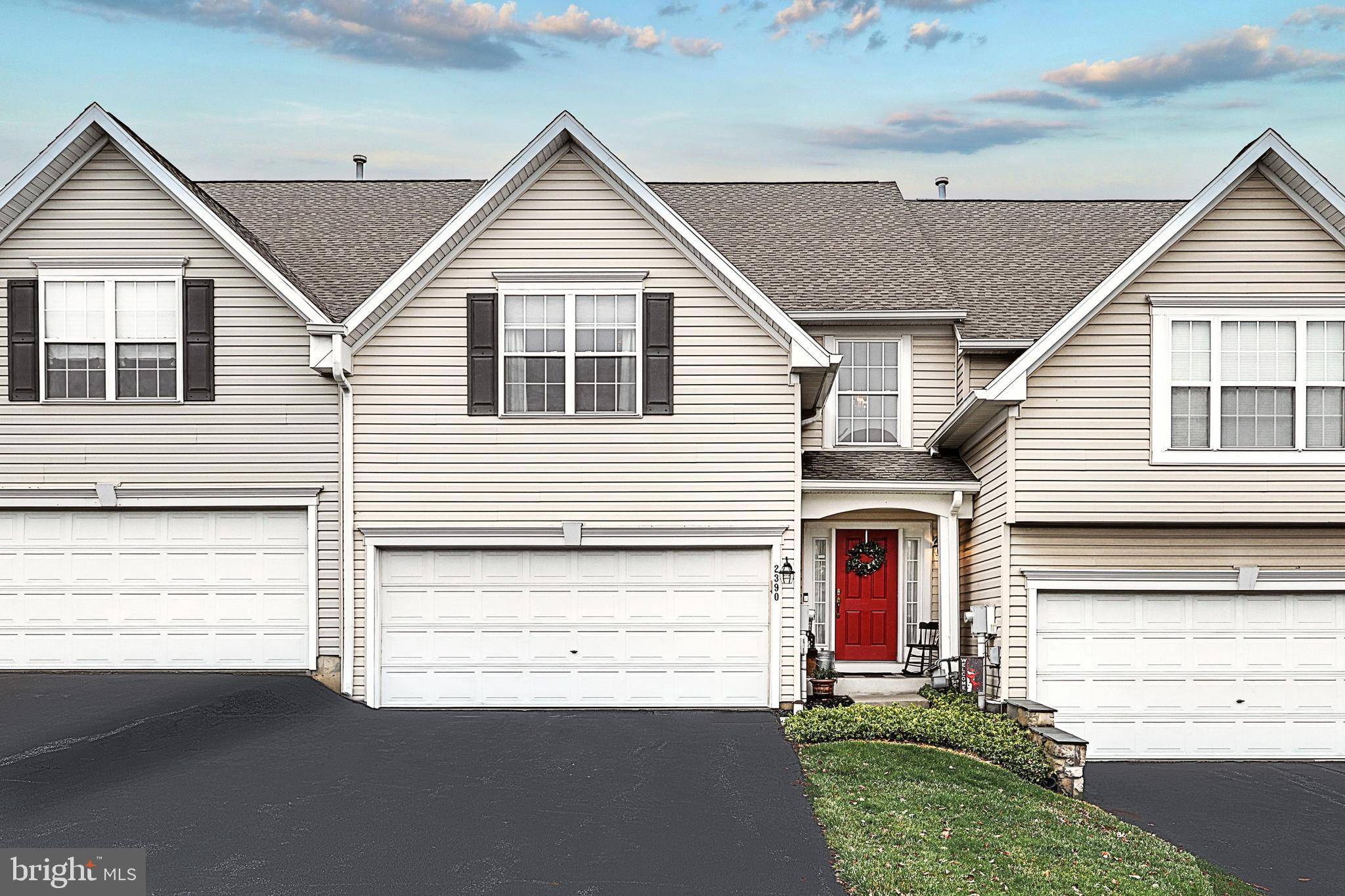 York, PA 17406,2390 E SLATER HILL LN