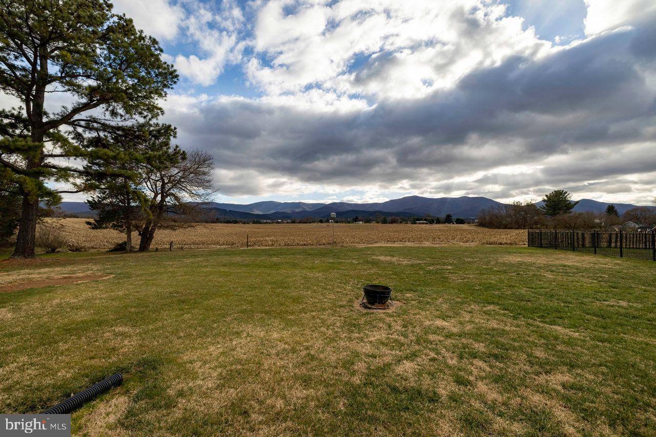 Luray, VA 22835,10 MEADOW LN