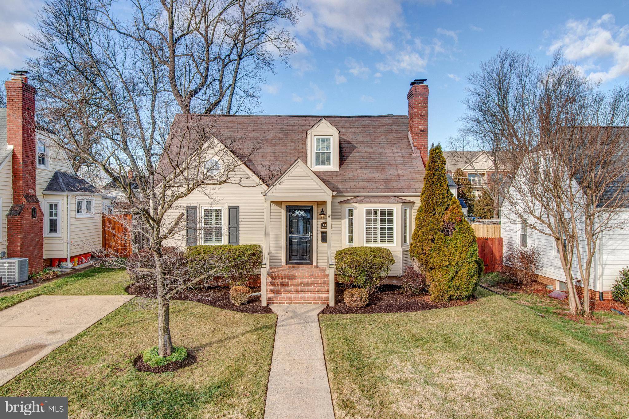 Falls Church, VA 22042,2910 MEADOW LN