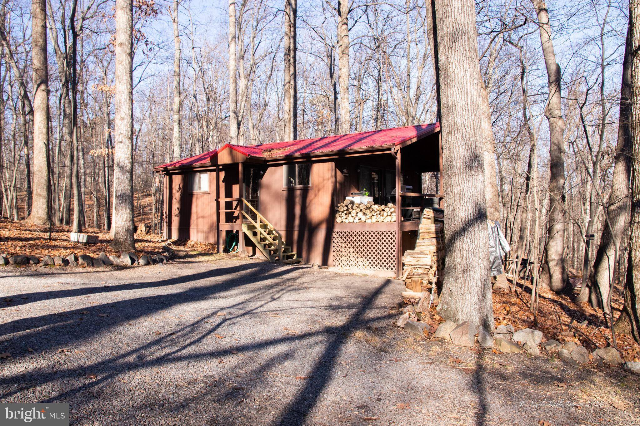 Hedgesville, WV 25427,254 PILEATED WOODPECKER LN