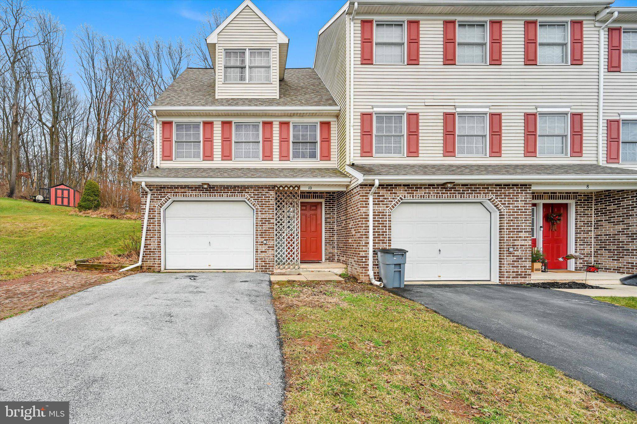 Reinholds, PA 17569,10 HIGHLAND CT