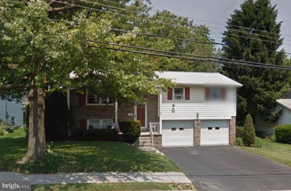 Palmyra, PA 17078,827 E ELM ST