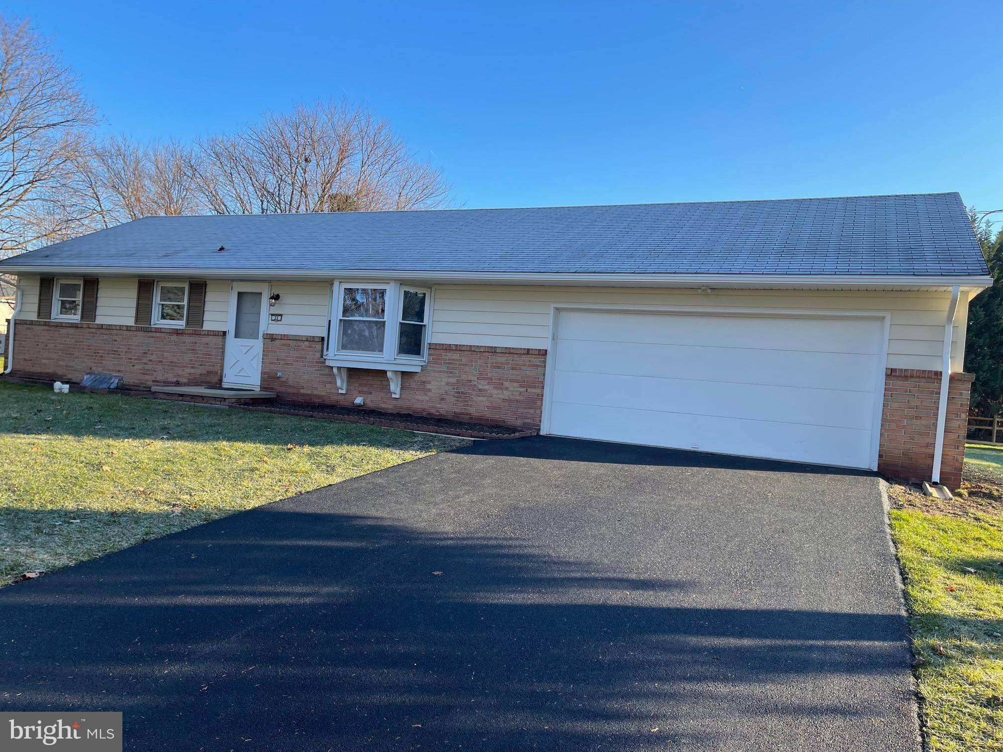 Leola, PA 17540,35 FARMLAND RD